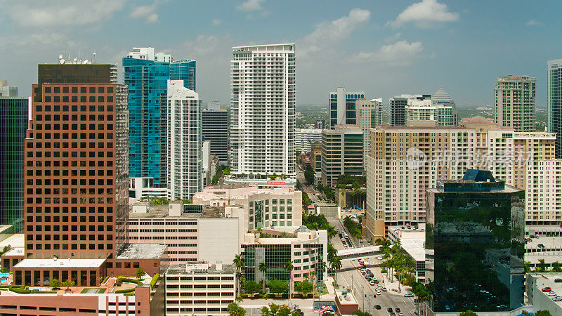 劳德代尔堡市中心的第三大道，FL -空中